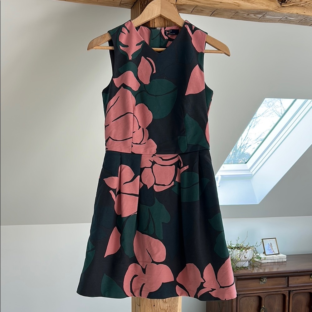 GAP Pleated Shift Dress Size 2